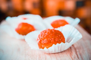 beyaz ambalaj pembe çerezleri