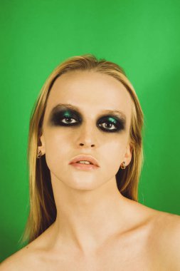 Makyaj yeşil gölgeler ile