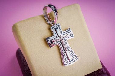 çapraz ortodoks gümüş, yakın