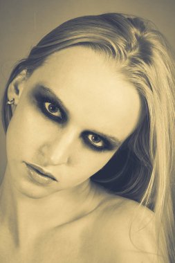 Makyaj yeşil gölgeler ile