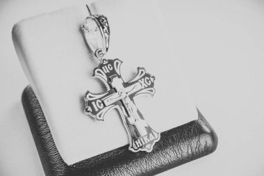 çapraz ortodoks gümüş, yakın