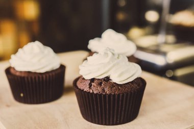 Krem şanti ile Cupcakes, tatlılar.