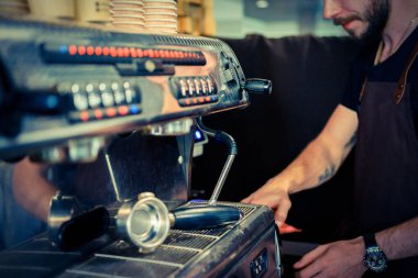 kahve bir kahve makinesinde hazırlanır