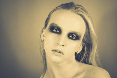 Makyaj yeşil gölgeler ile