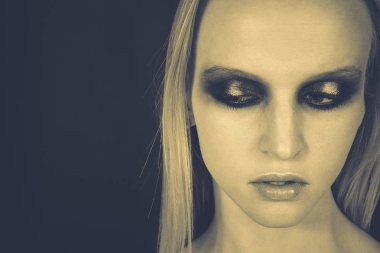 Makyaj yeşil gölgeler ile