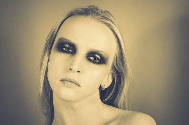 Makyaj yeşil gölgeler ile