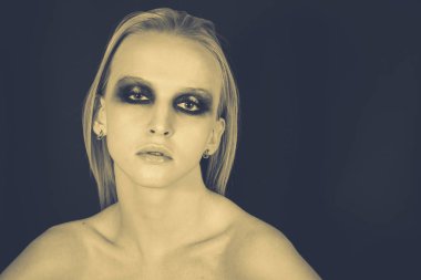 Makyaj yeşil gölgeler ile