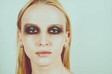 Makyaj yeşil gölgeler ile