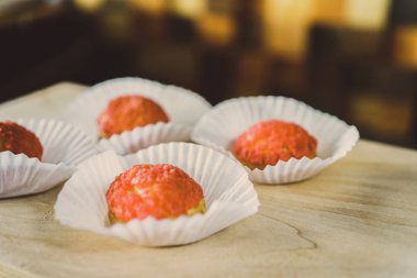 beyaz ambalaj pembe çerezleri