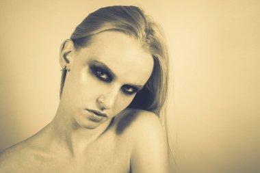 Makyaj yeşil gölgeler ile