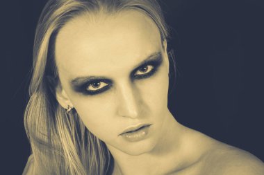 Makyaj yeşil gölgeler ile