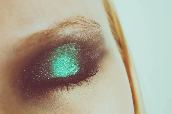 Maquillaje con sombras verdes —  Fotos de Stock