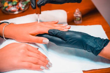 yordamlar için çivi kaplıca