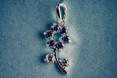 Taşlar ile güzel takı