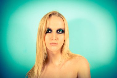 Makyaj yeşil gölgeler ile