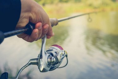 erkek el iplik tutar