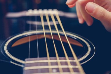akustik gitar