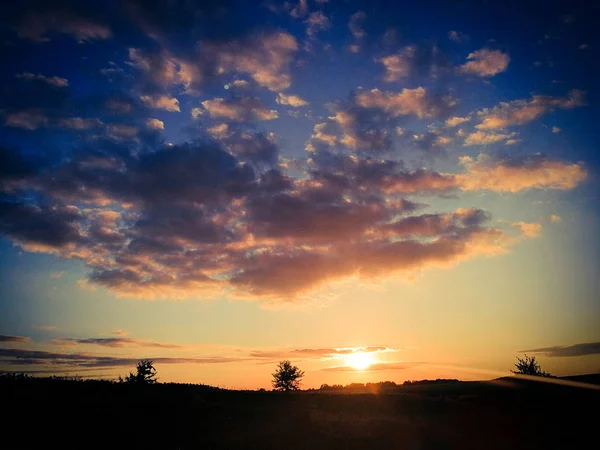 Belo pôr do sol da noite — Fotografia de Stock