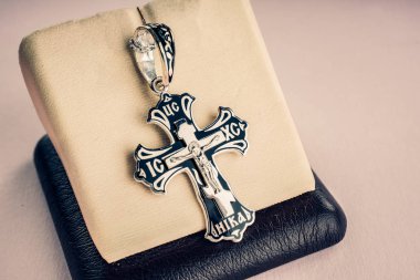 çapraz ortodoks gümüş, yakın