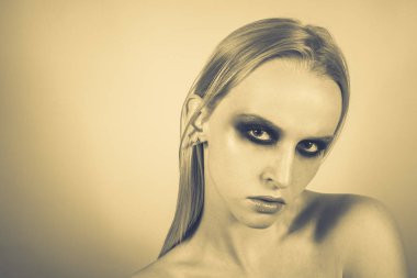 Makyaj yeşil gölgeler ile