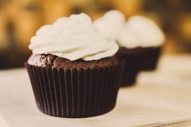 Krem şanti ile Cupcakes, tatlılar.