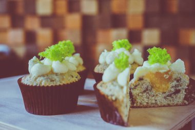 Taze kahve ve kekler