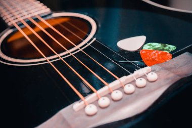akustik gitar