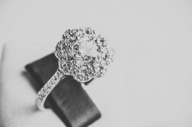 Taşlar ile güzel yüzük