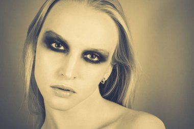 Makyaj yeşil gölgeler ile