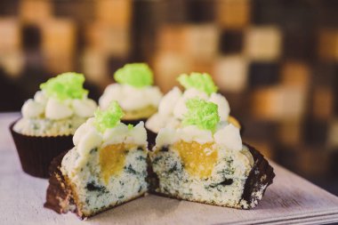 Taze kahve ve kekler