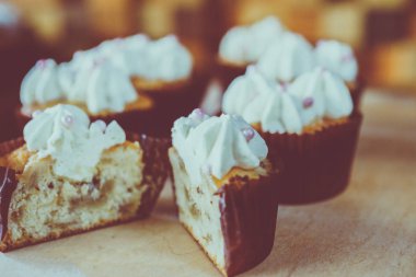 Taze kahve ve kekler