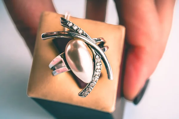Gyönyörű Ezüst Gyűrű Közelről — Stock Fotó