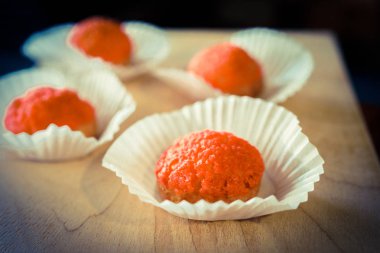 beyaz ambalaj pembe çerezleri