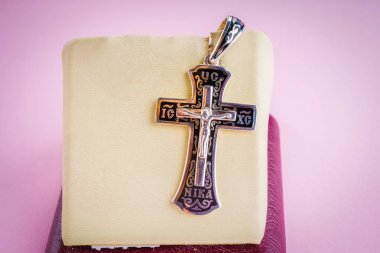 çapraz ortodoks gümüş, yakın