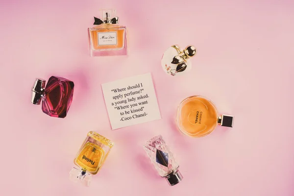 Perfumy Różnych Butelkach — Zdjęcie stockowe