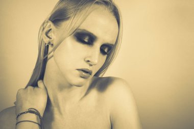 Makyaj yeşil gölgeler ile