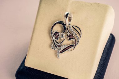 Taşlı güzel kolye