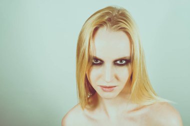 Makyaj yeşil gölgeler ile