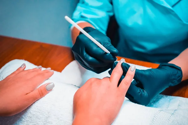 procedures for nails in the spa