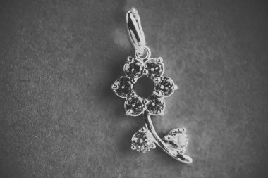 Taşlar ile güzel takı