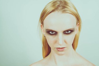 Makyaj yeşil gölgeler ile