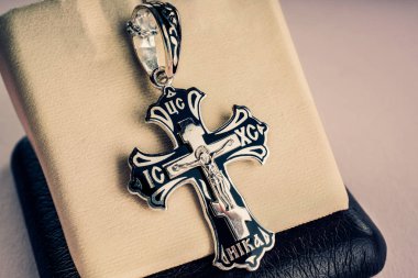 çapraz ortodoks gümüş, yakın