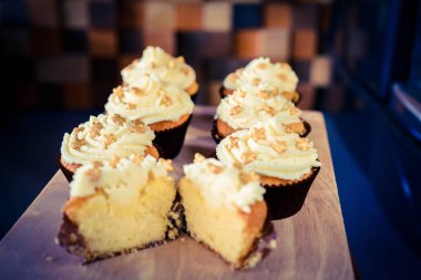 Kahve makinesi ve kafede capkake