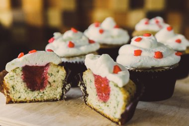 Taze kahve ve kekler