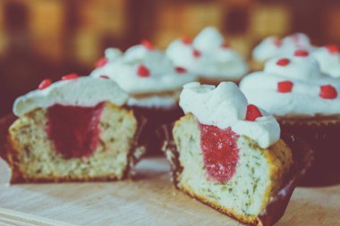 Taze kahve ve kekler