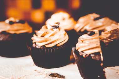 Taze kahve ve kekler