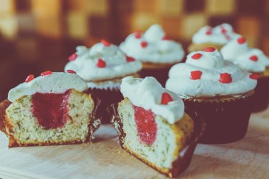 Taze kahve ve kekler