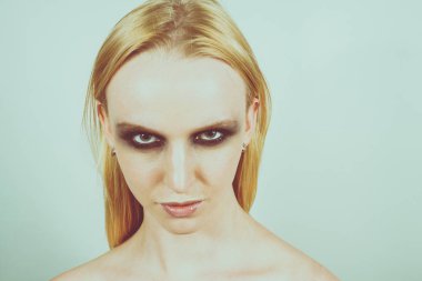 Makyaj yeşil gölgeler ile