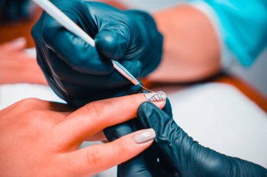 yordamlar için çivi kaplıca