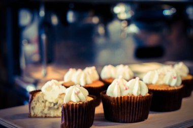 Kahve makinesi ve kafede capkake